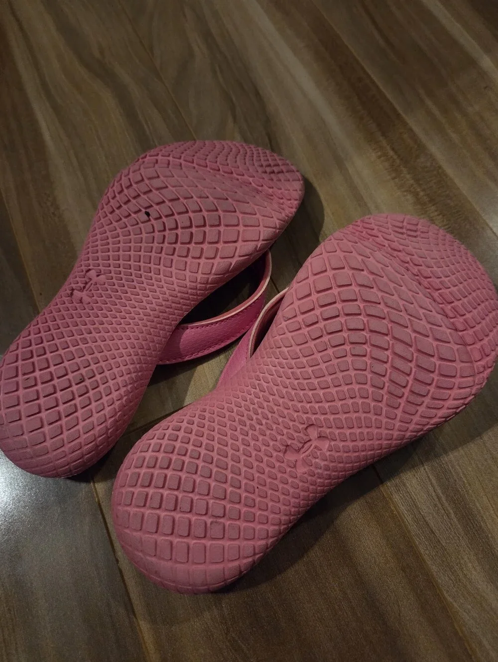 Under Armour Pink Camo Flip Flops - Y1
